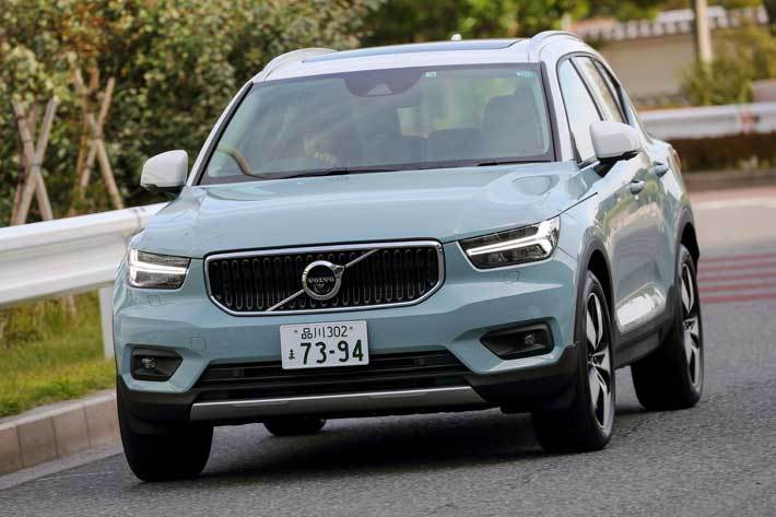 ボルボ XC40 T4 モメンタム(FF)