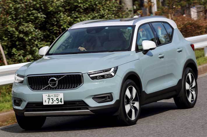 ボルボ XC40 T4 モメンタム(FF)