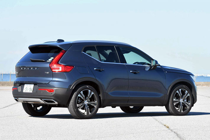 ボルボ XC40 T4 AWD インスクリプション(4WD)