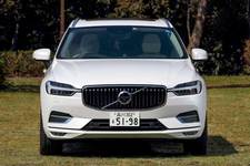 ボルボ XC60 D4 AWD インスクリプション(4WD)