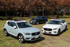 (手前左)ボルボ XC40 T4 モメンタム(FF)／(右)ボルボ XC60 D4 AWD インスクリプション(4WD)／(奥)ボルボ XC90 T6 AWD インスクリプション(4WD)