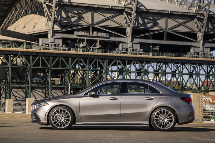 メルセデス・ベンツ 新型Aクラスセダン(A200 4MATIC/A200)
