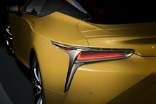 LEXUS、LC特別仕様車“Luster Yellow”を期間限定販売