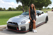 日産自動車、大坂なおみ選手に「NISSAN GT-R NISMO」（アルティメイトメタルシルバー）を寄贈