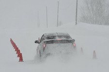 雪道で４ＷＤは上り坂に強くても下り坂では止まりづらい！２ＷＤと登坂・ブレーキ性能を比較