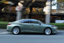 レクサス 新型ES 300h“version L”