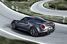 ｢Alfa Romeo 4C｣の限定車発売 ｢4C Competizione｣ならびに｢4C Spider Italia｣を数量限定で導入