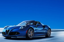 ｢Alfa Romeo 4C｣の限定車発売 ｢4C Competizione｣ならびに｢4C Spider Italia｣を数量限定で導入