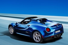 ｢Alfa Romeo 4C｣の限定車発売 ｢4C Competizione｣ならびに｢4C Spider Italia｣を数量限定で導入