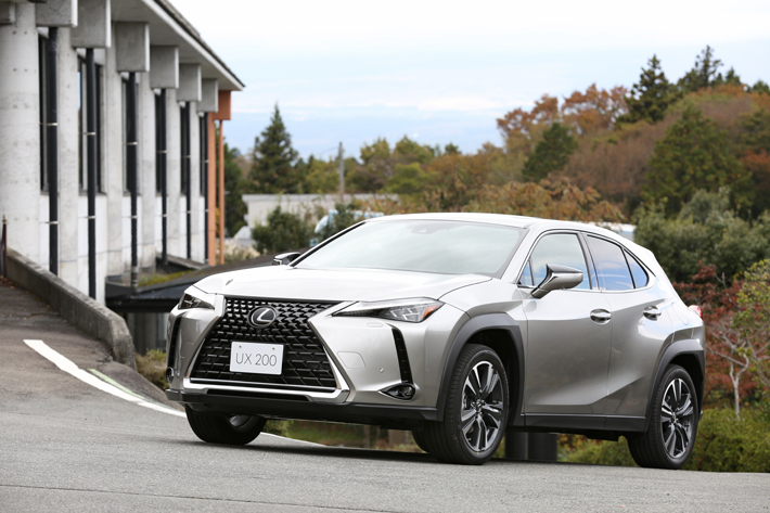 レクサス 新型UX200