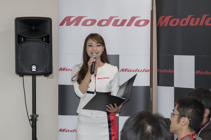 レースクイーン・モデルの安藤麻貴さん