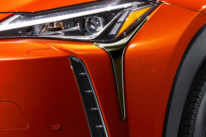 レクサス UX用 カスタマイズパーツがモデリスタから登場