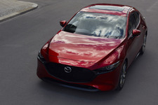 マツダ、新型「Mazda3」を世界初公開