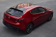 マツダ、新型「Mazda3」を世界初公開