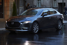 マツダ、新型「Mazda3」を世界初公開