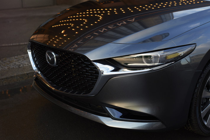 マツダ、新型「Mazda3」を世界初公開