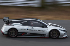 新型EVレーシングカー「NISSAN LEAF NISMO RC」を初公開