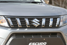 スズキ、コンパクトSUV「エスクード」を 一部仕様変更して安全装備を充実