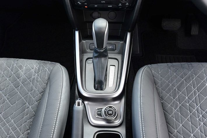 スズキ、コンパクトSUV「エスクード」を 一部仕様変更して安全装備を充実