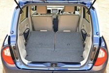 スズキ、軽乗用車「アルト ラパン」に 特別仕様車「モード」を設定して発売