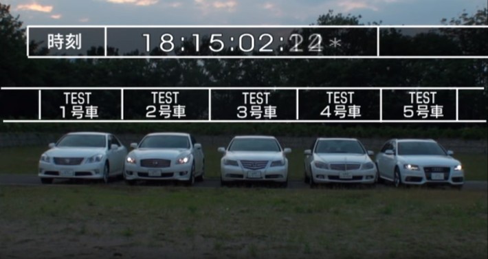 オートライトが点灯するタイミングは各メーカーで異なる！？ 画像で検証（JAF公式YouTubeより）