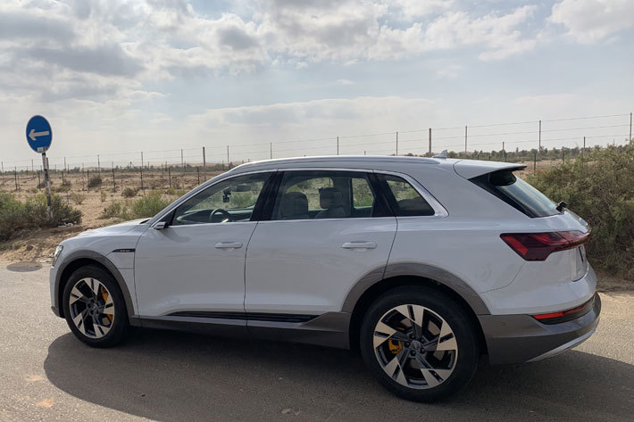 アウディ e-tron 試乗会