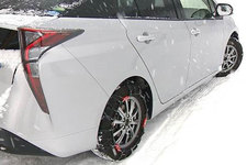 タイヤチェーンは駆動輪に装着を！誤った装着で登坂や旋回性能を検証