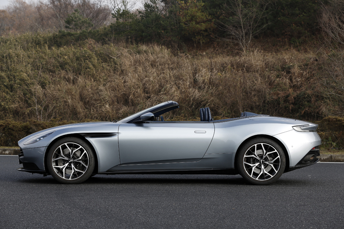 ASTON MARTIN DB11 VOLANTE(アストンマーティン DB11 ヴォランテ)