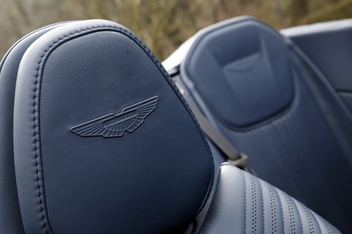 ASTON MARTIN DB11 VOLANTE(アストンマーティン DB11 ヴォランテ)