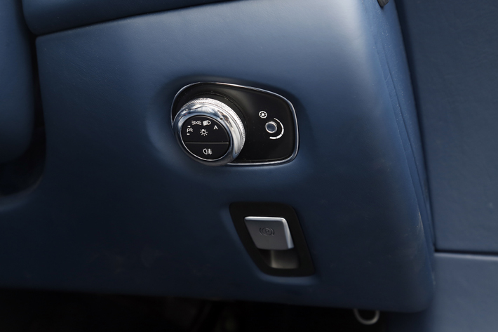 ASTON MARTIN DB11 VOLANTE(アストンマーティン DB11 ヴォランテ)