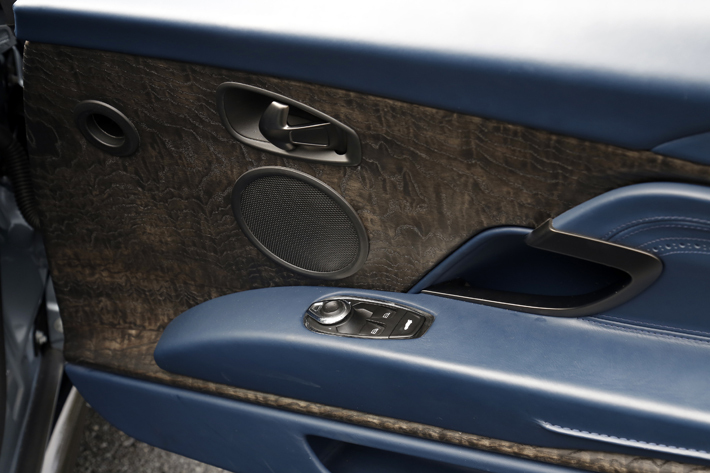 ASTON MARTIN DB11 VOLANTE(アストンマーティン DB11 ヴォランテ)