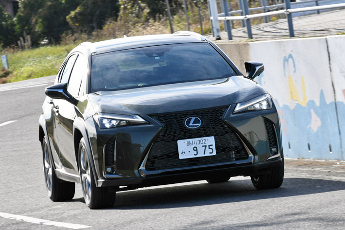 レクサス Uxはなぜ人気なのか ライバルのx1とq2 Glaと比較をすると Uxが一番日本の道路環境にピッタリなモデルだった 話題を先取り 新型 車解説21 Mota
