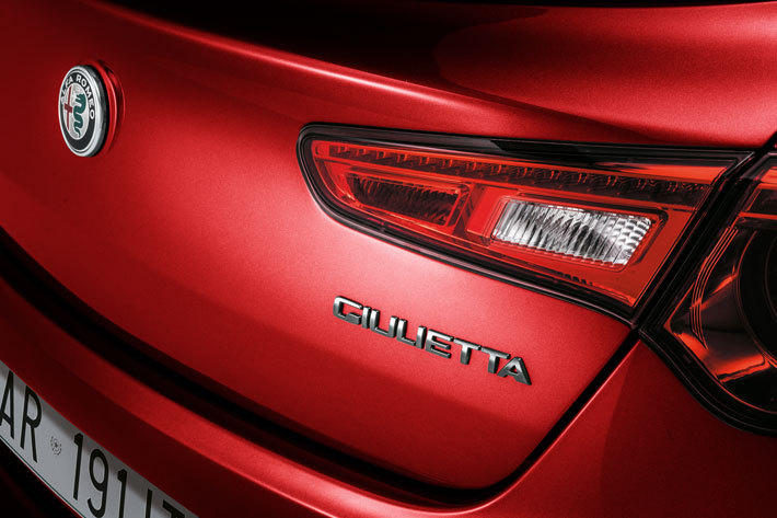 Alfa Romeo Giulietta（ジュリエッタ）に特別仕様車｢Veloce Carbon（ヴェローチェ・カーボン）｣を100台限定発売