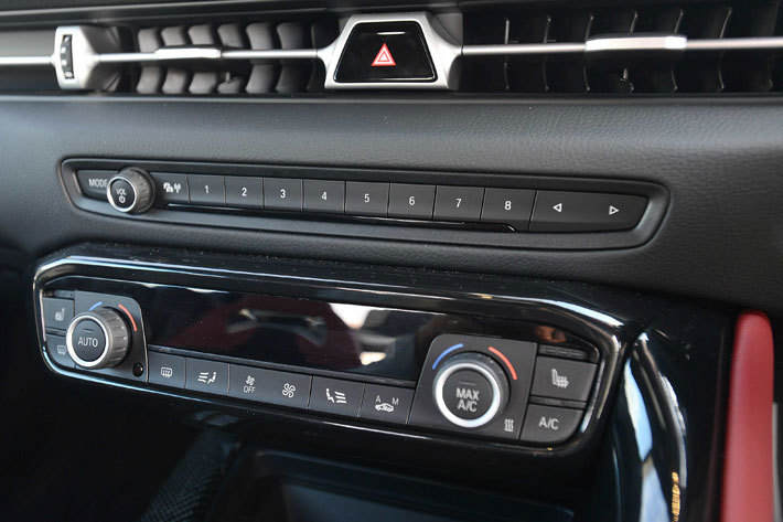 トヨタ 新型スープラ RZ[プロトタイプ／直6 3.0Lターボ／2019年春発売予定・5代目モデル]