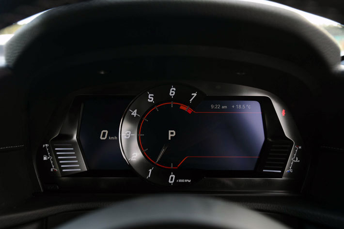 トヨタ 新型スープラ RZ[プロトタイプ／直6 3.0Lターボ／2019年春発売予定・5代目モデル]