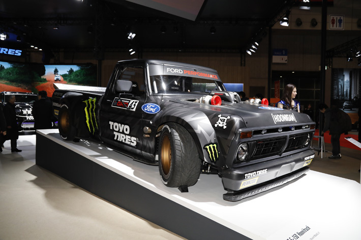 トーヨータイヤブースに最新suvやスポーツカー モンスターマシンが集結 東京オートサロン19 東京オートサロン19 Mota