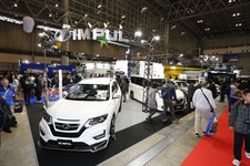 トムス vs ホシノインパルのオトナっぽいカスタムカー対決！【東京オートサロン2019】