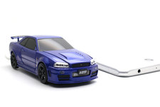 これがモバイルバッテリ？！ 海外でも有名な名車　日産スカイラインGT-R R34型　モバイルバッテリーが登場