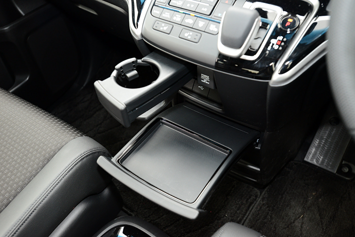 HONDA STEP WGN Modulo X（ホンダ ステップワゴン モデューロX）