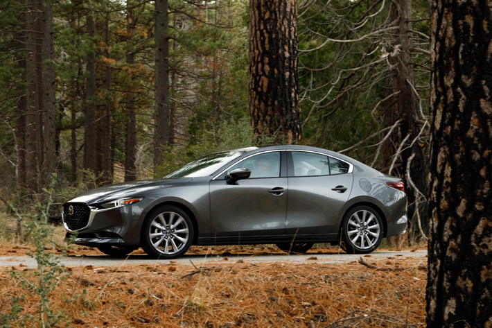 新型マツダ3 セダン(NEW Mazda3 Sedan)[2019年中発売予定／現行モデルの日本名：マツダ アクセラ]