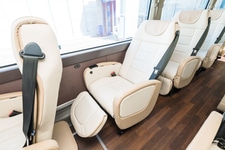 東急・郊外型MaaSの実証実験 3. 贅沢な3列シートレイアウトのハイグレードバスで夢の快適通勤[たまプラーザ・美しが丘]