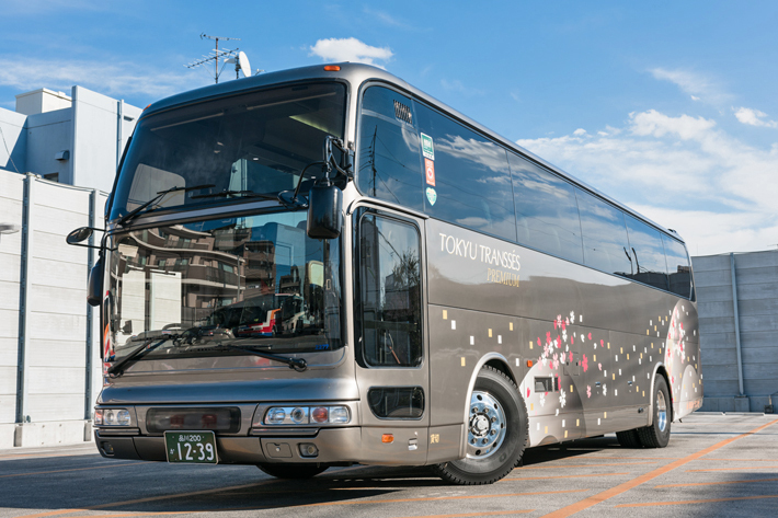東急・郊外型MaaSの実証実験 3. 贅沢な3列シートレイアウトのハイグレードバスで夢の快適通勤[たまプラーザ・美しが丘]