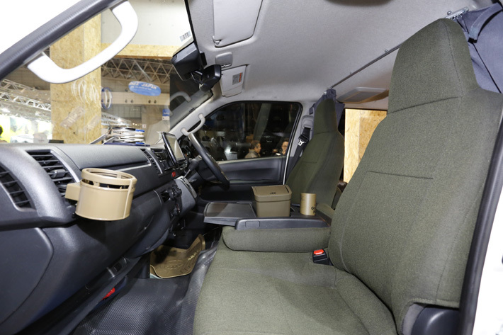 ゴードンミラーが作ったちょうどいいクルマ ハイエースとNV200のキャンピングカー仕様でガレージライフを楽しむ