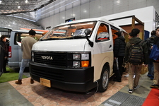 クラフトプラスのブースでは、児島デニムを使用したベッドキットを展示 デニムのシートはどんな車でも制作OK【東京オートサロン2019】