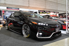 デザインワークスブースでは、軽さ・スタイリング・低燃費をスポイルさせないハイセンスなプリウスPHVを展示【東京オートサロン2019】