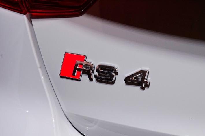 アウディ 新型 RS4アバント