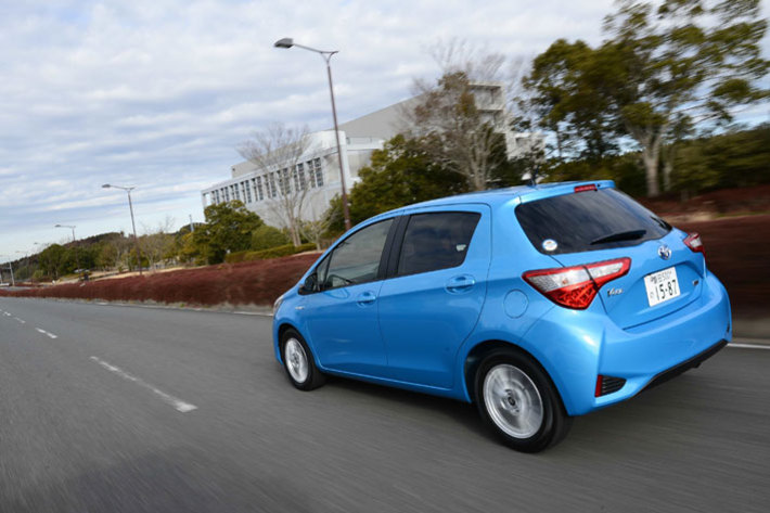 トヨタ 新型 ヴィッツ HYBRID U[FF・ハイブリッド／ボディカラー：クリアブルークリスタルシャイン]