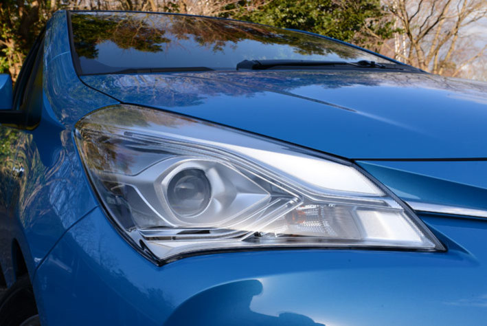 トヨタ 新型 ヴィッツ HYBRID U[FF・ハイブリッド／ボディカラー：クリアブルークリスタルシャイン]