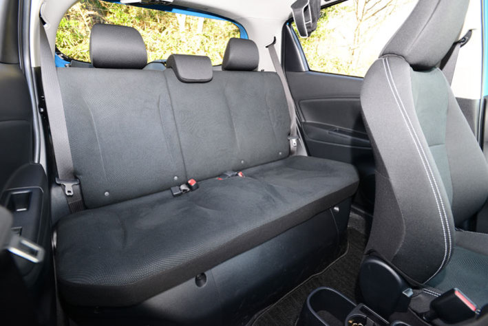 トヨタ 新型 ヴィッツ HYBRID U[FF・ハイブリッド／ボディカラー：クリアブルークリスタルシャイン]