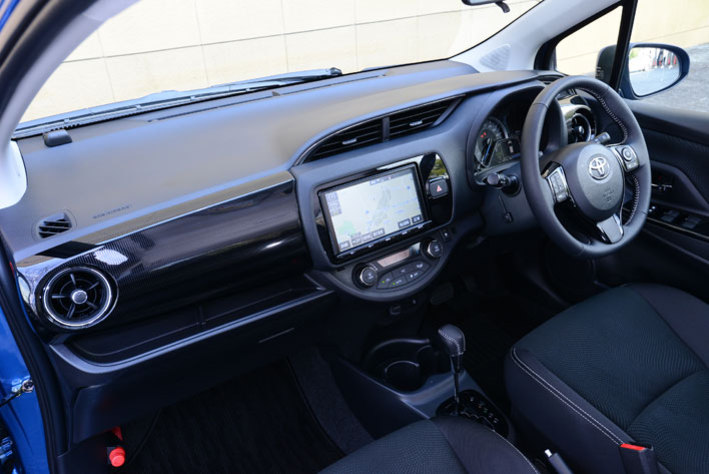 トヨタ 新型 ヴィッツ HYBRID U[FF・ハイブリッド／ボディカラー：クリアブルークリスタルシャイン]